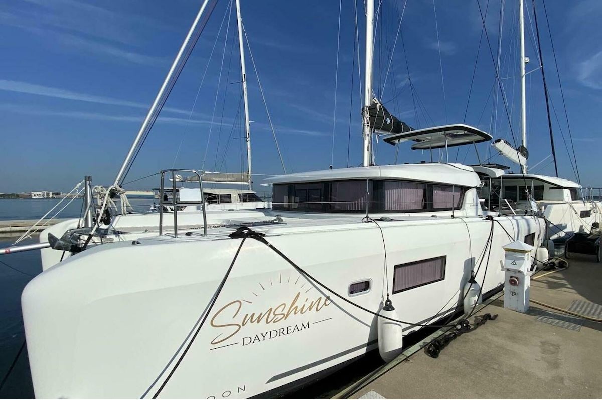 Just Sold: 2021 Lagoon 42 Sunshine Daydream